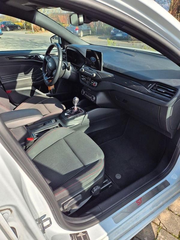 Gebraucht Ford Focus ST-Line 150 PS (110 kW) 2021 Weiß Kombi