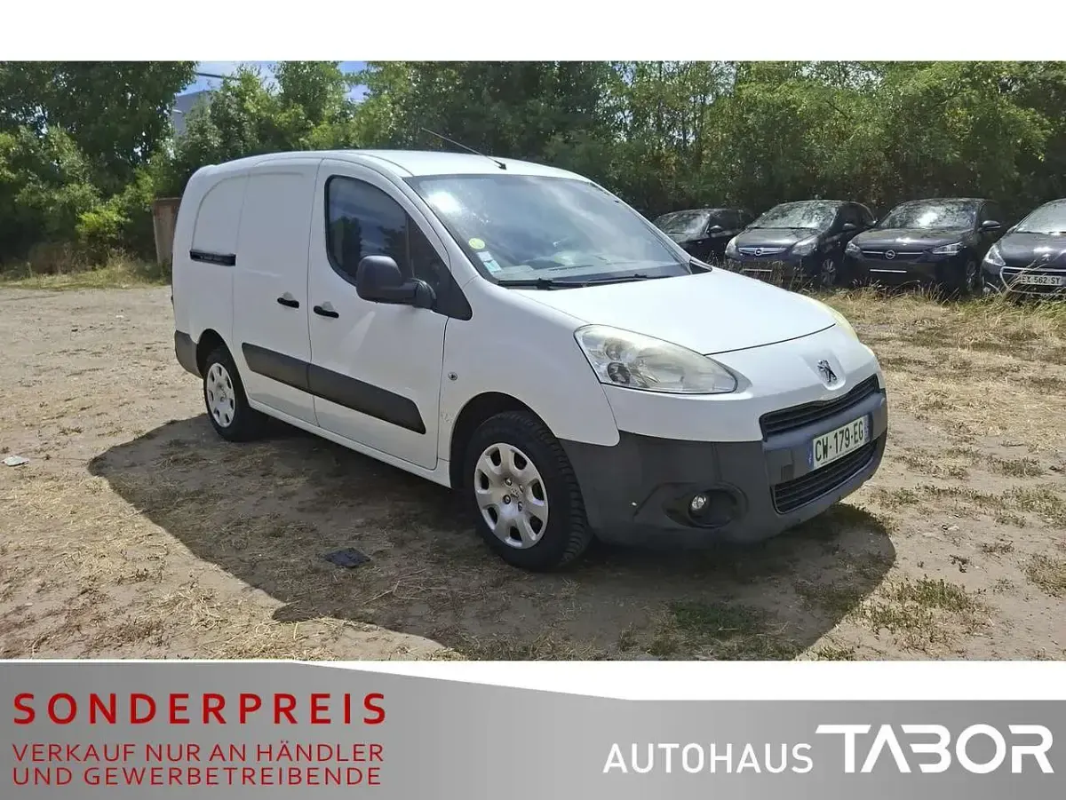 Gebraucht Peugeot Partner 90 PS (66 kW) 2013 Lack weiss banquise/deckende l Van / Kleinbus