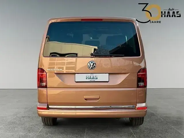 Używany VW Multivan Generation Six 110 KM (80 kW) 2022 Złoty Minivan