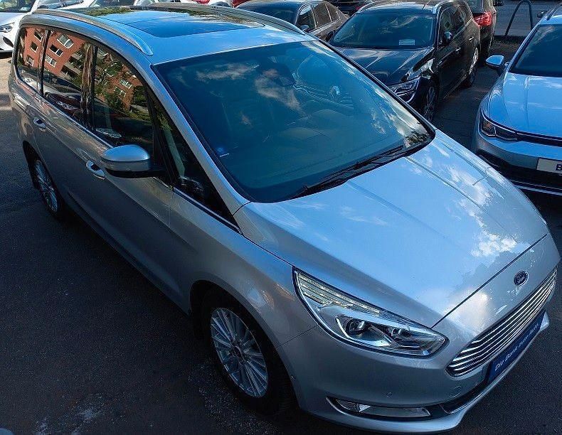 Silber Gebraucht 2017 Ford Galaxy Titanium Van / Kleinbus | 10.500 € (Teuer) - Bild 1/4