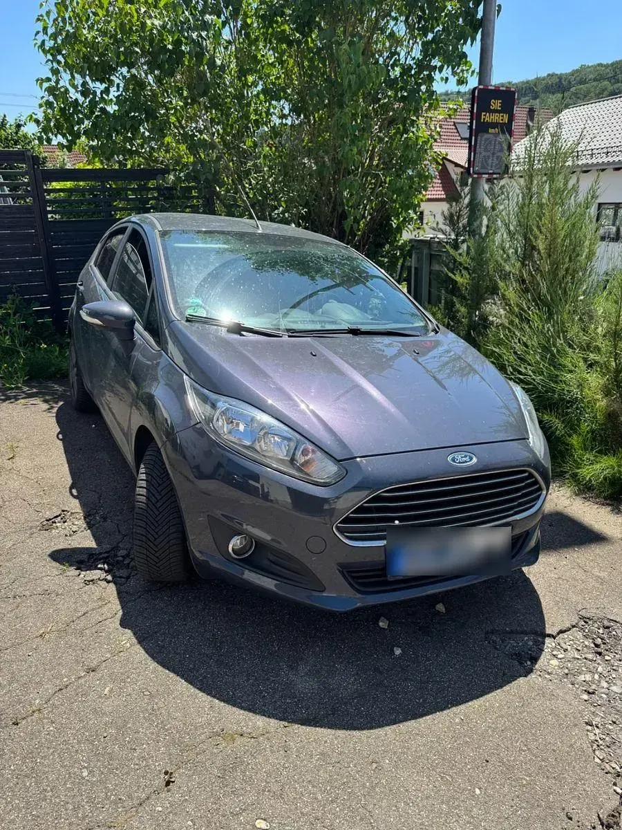 Gebraucht Ford Fiesta SYNC Edition 101 PS (74 kW) 2015 Grau Kleinwagen
