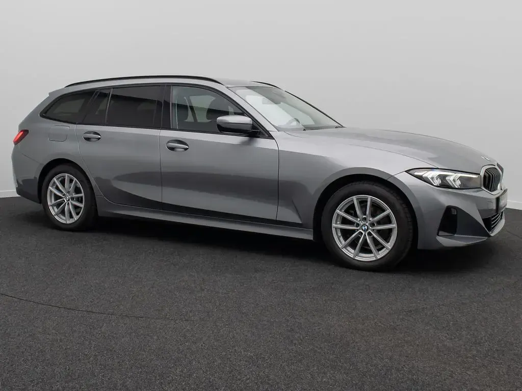 Gebraucht BMW 318 Sport Line 156 PS (114 kW) 2024 Grau Limousine