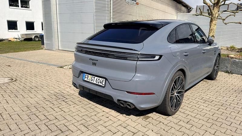 Gebraucht Porsche Cayenne 470 PS (345 kW) 2024 Grau SUV