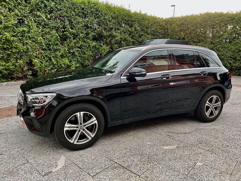 Schwarz Gebraucht 2020 Mercedes GLC200 SUV | 34.980 € (Guter Preis) - Bild 1/4