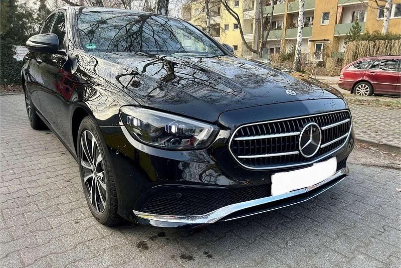 Schwarz Gebraucht 2023 Mercedes E300 Limousine | 38.990 € (Superpreis) - Bild 1/4