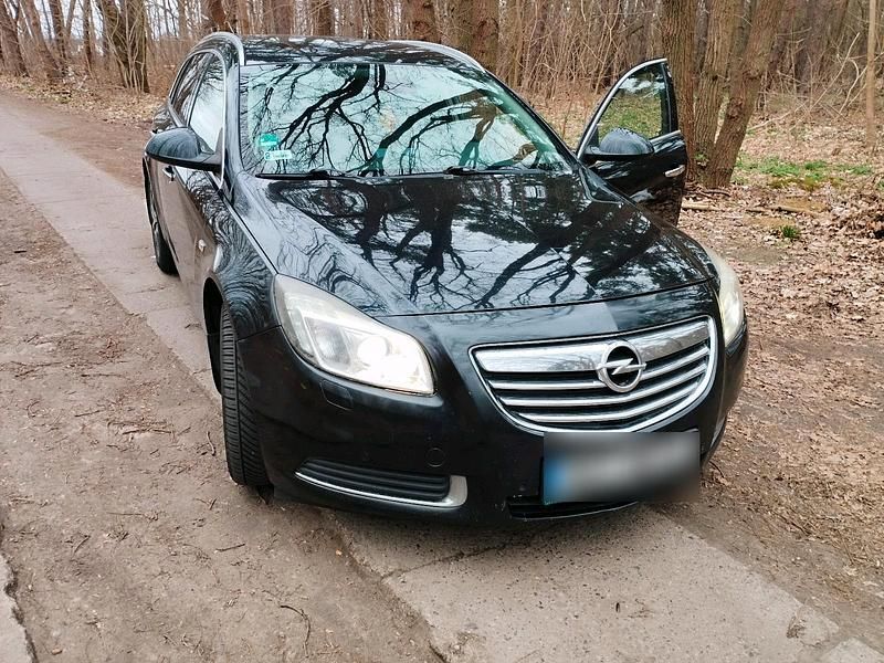 Gebraucht Opel Insignia 131 PS (96 kW) 2011 Schwarz Kombi