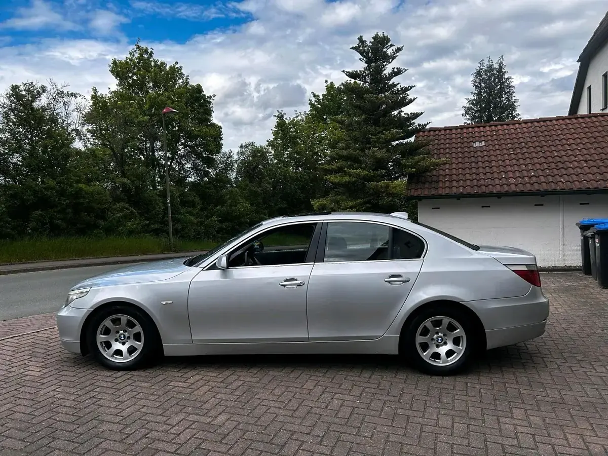 Brugt BMW 525 177 HK (130 kW) 2005 Sølv Sedan