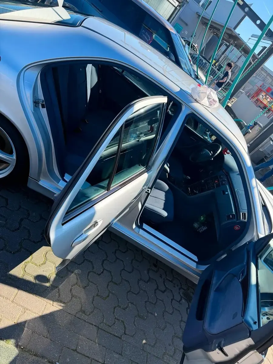 Gebraucht Mercedes E220 143 PS (105 kW) 2001 Silber Limousine