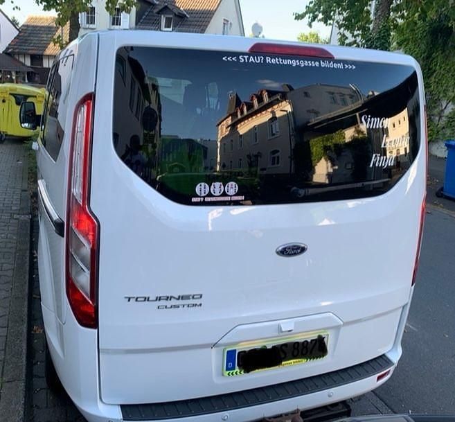 Weiß Gebraucht 2016 Ford Tourneo Van / Kleinbus | 18.999 € (Superpreis) - Bild 1/4