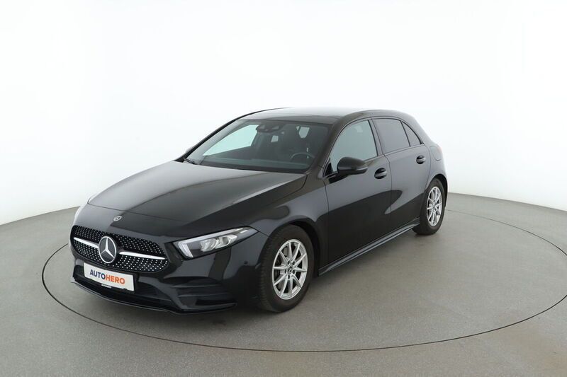 Schwarz Gebraucht 2018 Mercedes A200 Limousine | 23.910 € (Teuer) - Bild 1/4