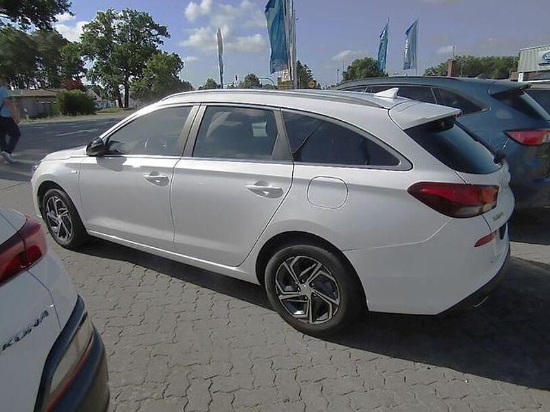 Gebraucht Hyundai i30 160 PS (117 kW) 2023 Serenity white pearl Kombi