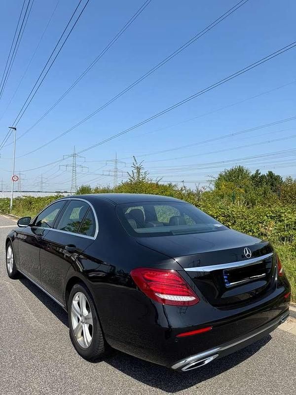 Gebraucht Mercedes E220 194 PS (142 kW) 2017 Schwarz Limousine