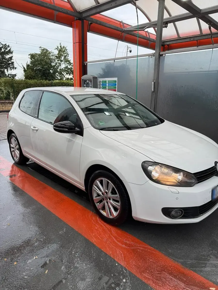 Gebraucht VW Golf VI 86 PS (63 kW) 2011 Weiß Limousine