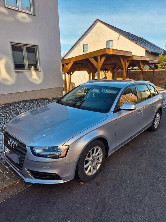Silber Gebraucht 2015 Audi A4 Attraction Kombi | 11.200 € (Fairer Preis) - Bild 1/4