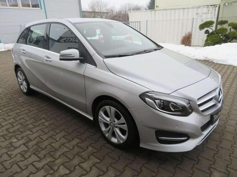 Gebraucht Mercedes B180 122 PS (89 kW) 2016 Silber Van / Kleinbus