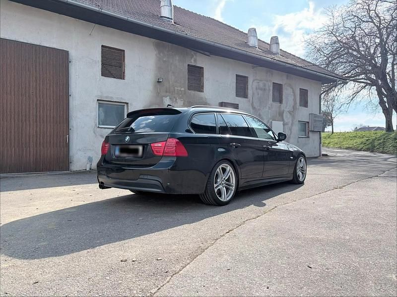 Gebraucht BMW 330 Performance 245 PS (180 kW) 2010 Schwarz Kombi