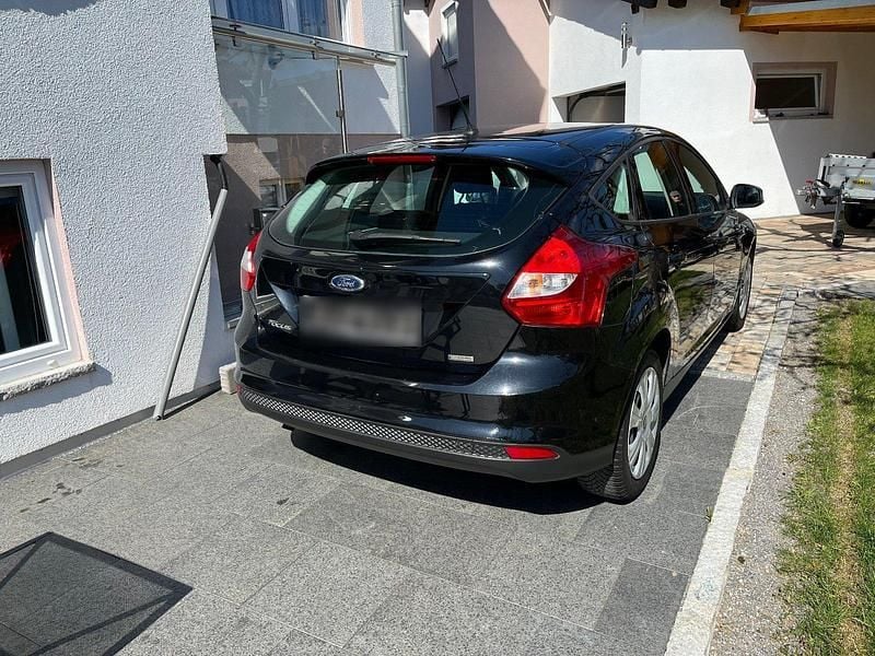 Second-hand Ford Focus 101 CP (74 kW) 2013 Negru Hatchback