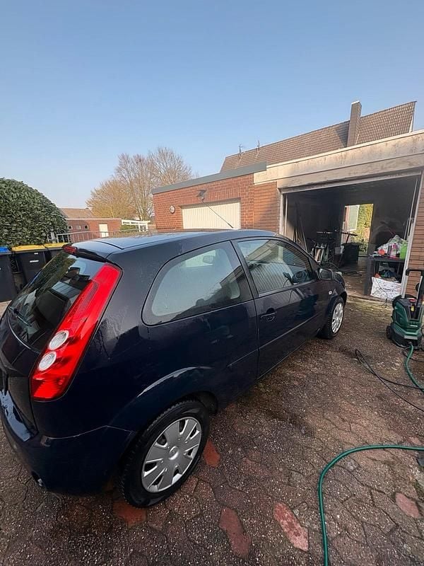 Gebraucht Ford Fiesta 60 PS (44 kW) 2007 Blau Kleinwagen