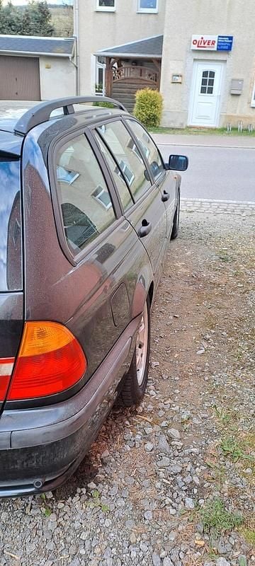 Second-hand BMW 318 143 CP (105 kW) 2004 Negru Break