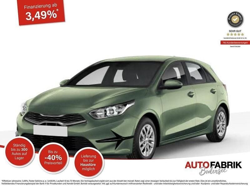 Experience grün metallic Neu 2025 Kia Ceed Kleinwagen | 21.890 € (Superpreis) - Bild 1/4