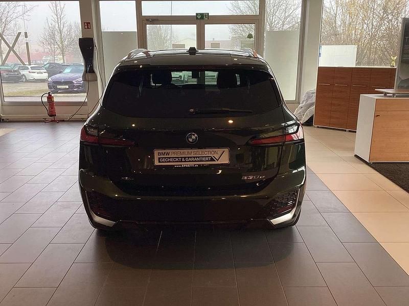 Gebraucht BMW 230e Active Tourer M Sport 150 PS (110 kW) 2024 Grün Van / Kleinbus