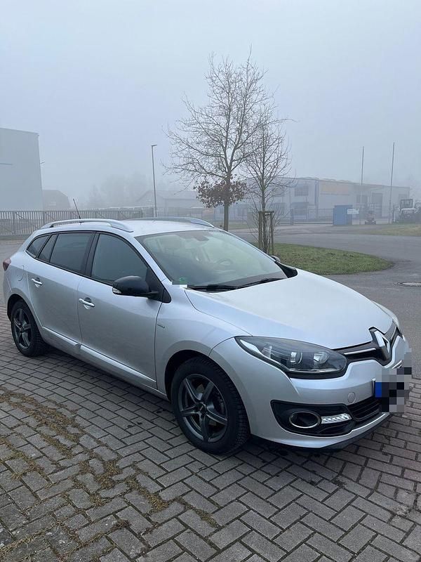 Silber Gebraucht 2015 Renault Mégane GrandTour LIMITED Kombi | 6.250 € (Guter Preis) - Bild 1/4