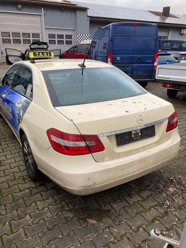 Occasion Mercedes E200 136 ch (100 kW) 2011 Blanc Berline