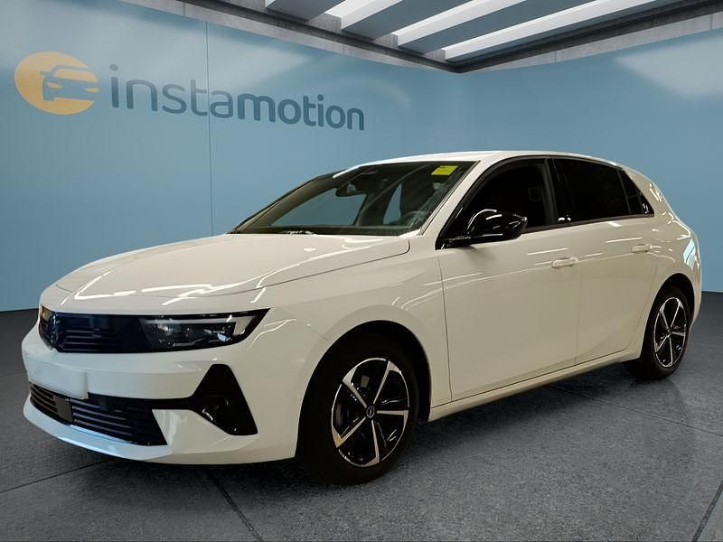 Weiß Gebraucht 2024 Opel Astra Limousine | 24.749 € (Fairer Preis) - Bild 1/4