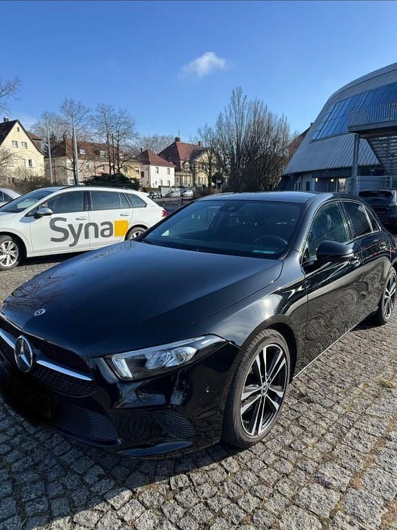 Gebraucht Mercedes A180 Night 136 PS (100 kW) 2019 Schwarz Limousine