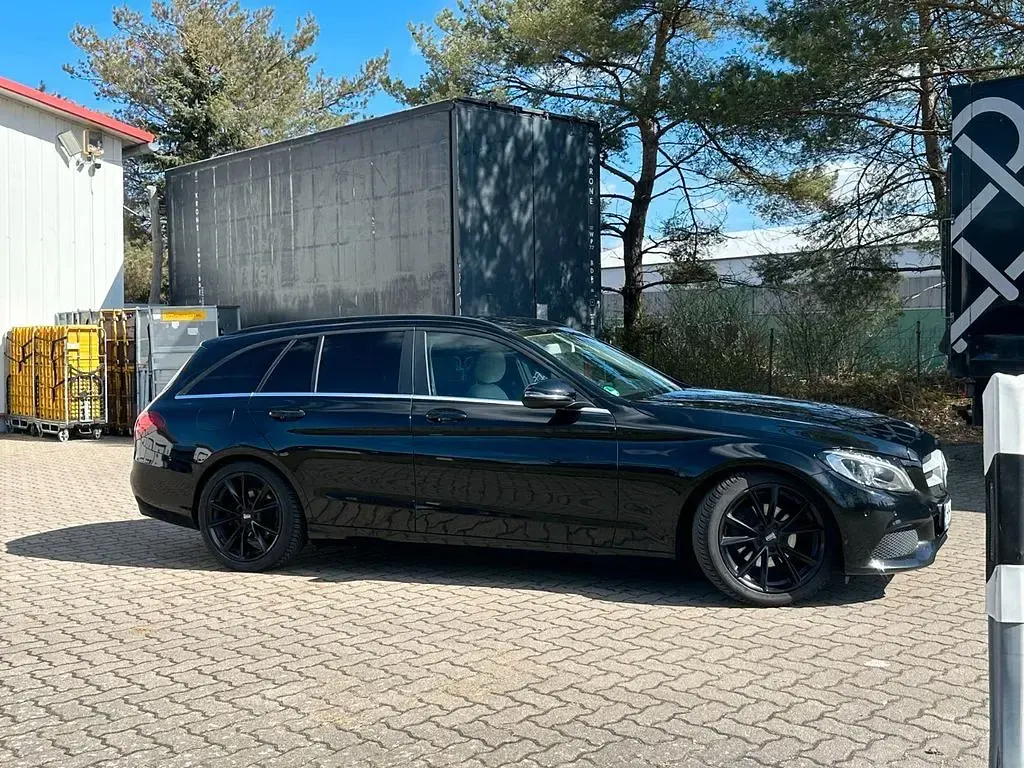 Gebraucht Mercedes C200 136 PS (100 kW) 2016 Schwarz Limousine