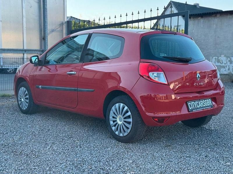 Gebraucht Renault Clio III Expression 75 PS (55 kW) 2011 Kleinwagen