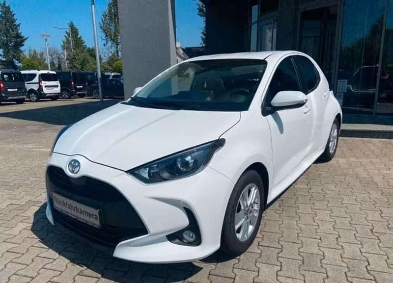 Schaumweiß Gebraucht 2024 Toyota Yaris Comfort Kleinwagen | 18.899 € (Fairer Preis) - Bild 1/4