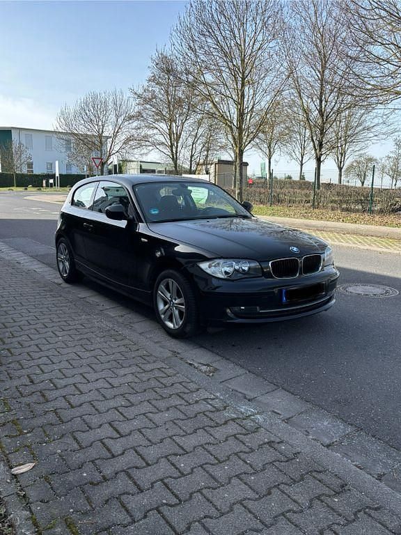 Gebraucht BMW 116 122 PS (89 kW) 2009 Schwarz Kleinwagen