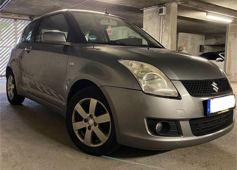 Grau Gebraucht 2008 Suzuki Swift Comfort Limousine | 2.000 € (Fairer Preis) - Bild 1/4