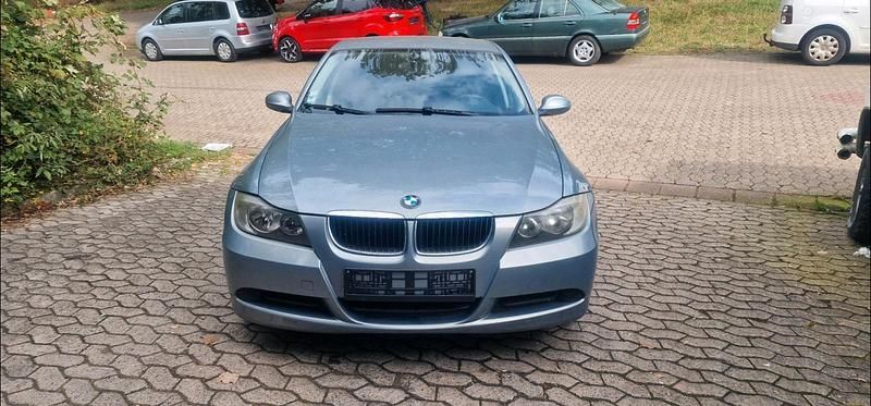Gebraucht BMW 318 129 PS (94 kW) 2007 Grau Limousine