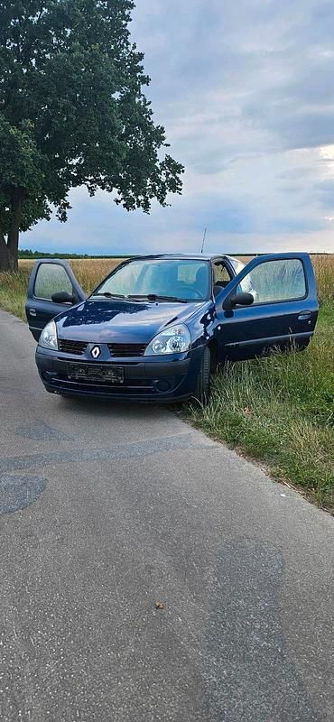 Blau Gebraucht 2005 Renault Clio II Kleinwagen | 1.350 € - Bild 1/4