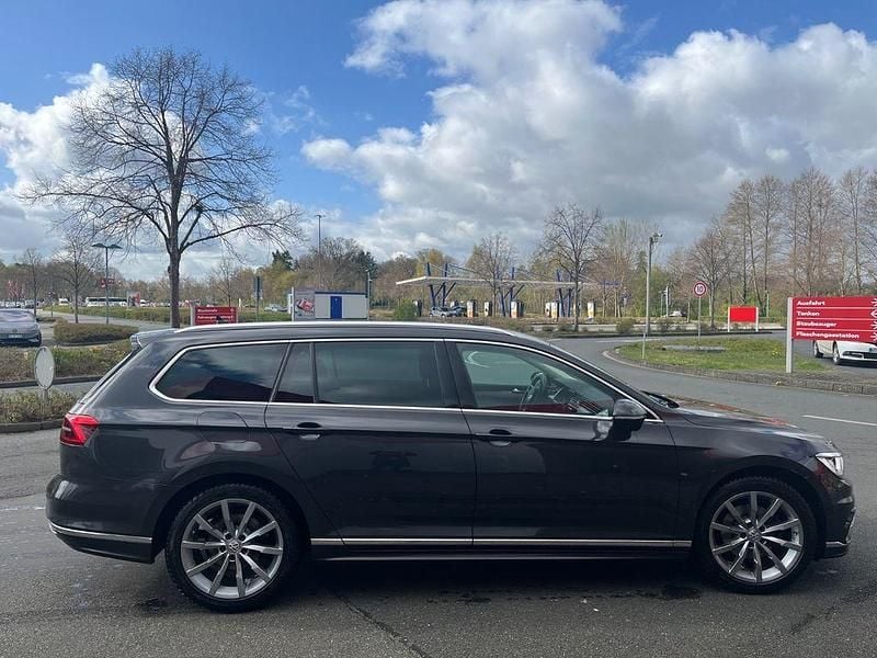 Gebraucht VW Passat Highline 220 PS (161 kW) 2017 Grau Kombi