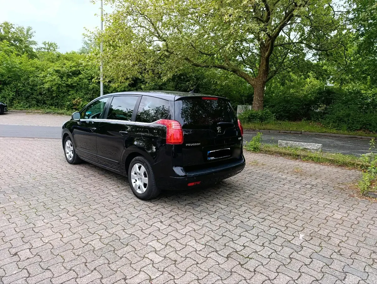 Gebraucht Peugeot 5008 112 PS (82 kW) 2011 Schwarz Van / Kleinbus