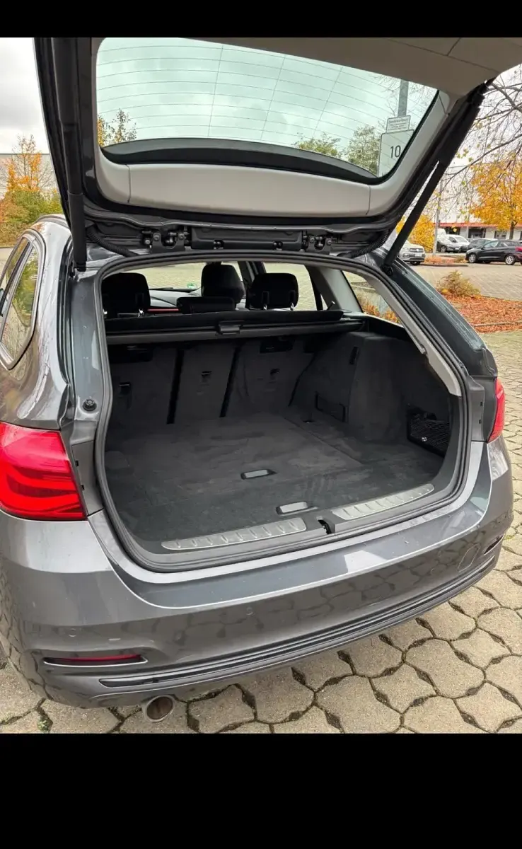 Gebraucht BMW 318 136 PS (100 kW) 2018 Grau Kombi