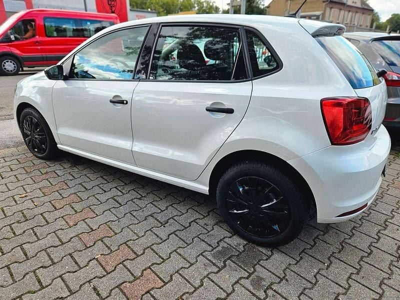 Gebraucht VW Polo Trendline 60 PS (44 kW) 2017 Weiß Kleinwagen