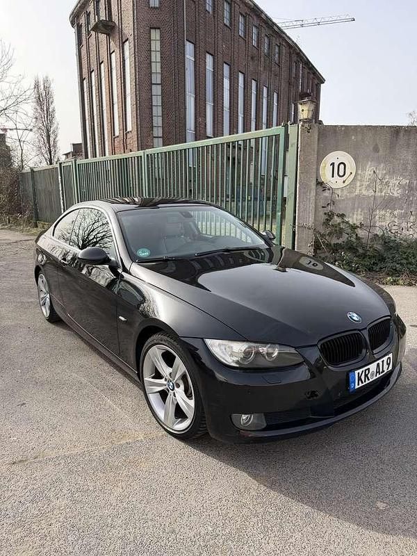 Gebraucht BMW 325 218 PS (160 kW) 2008 Schwarz Coupé