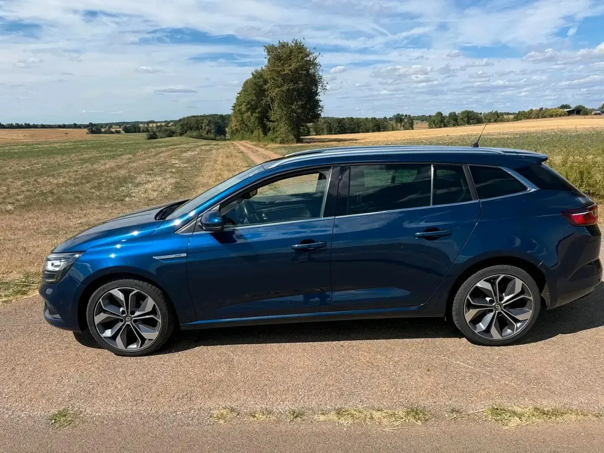Gebraucht Renault Mégane GrandTour Bose Edition 131 PS (96 kW) 2017 Blau Kombi