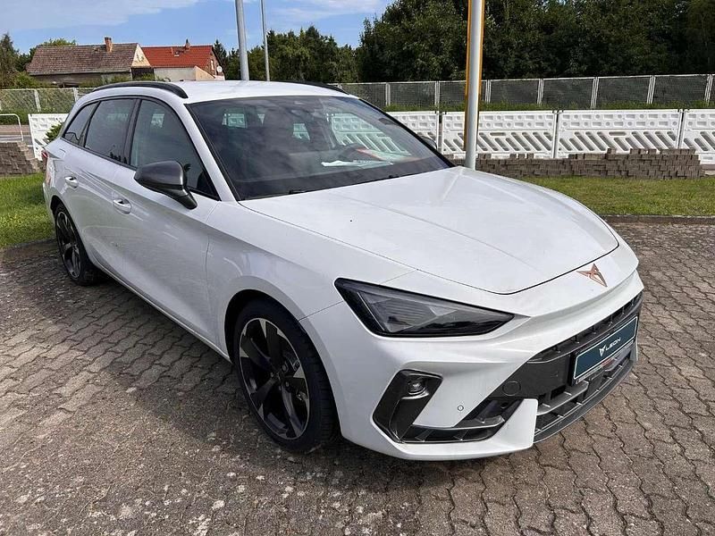 Neu Cupra Leon 150 PS (110 kW) 2025 Glacial weiß metallic Kombi