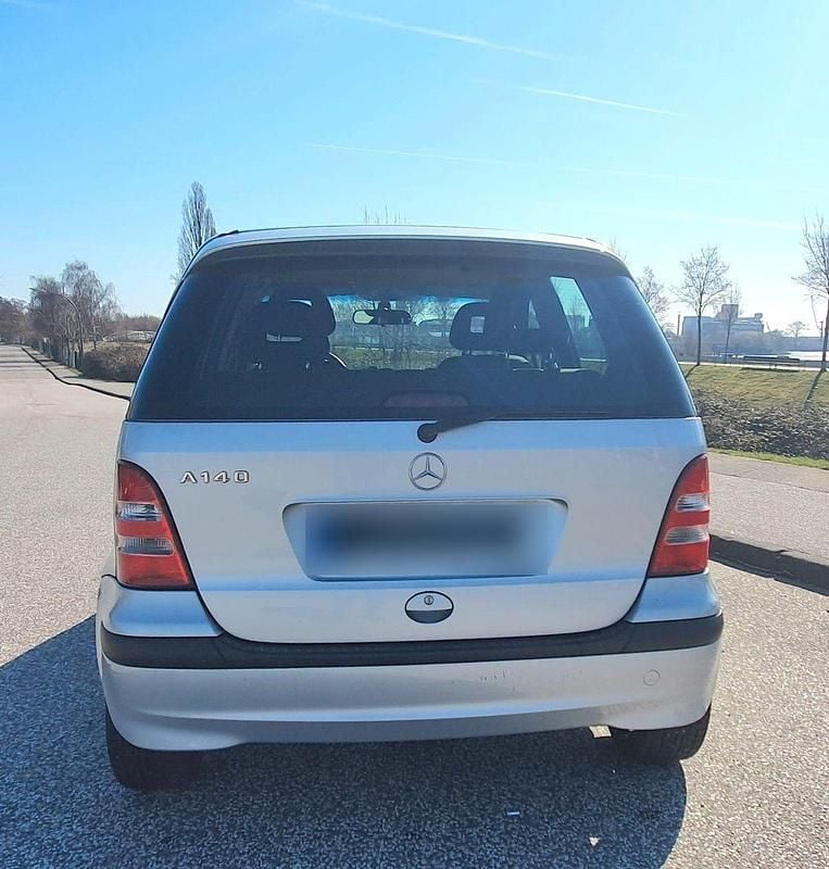Usado Mercedes A140 Classic 82 HP (60 kW) 2004 Prateado Citadino