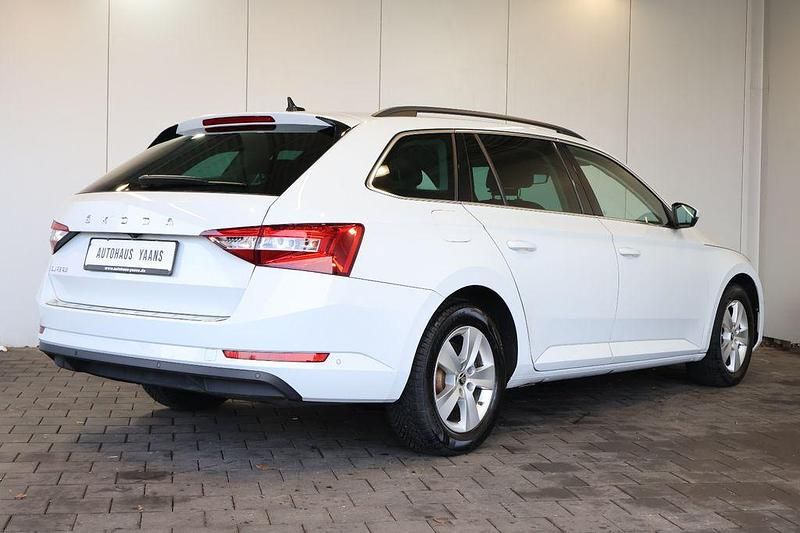 Gebraucht Skoda Superb Ambition 150 PS (110 kW) 2022 Weiß Limousine