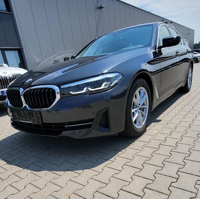 Grau Gebraucht 2021 BMW 530 Sport Line Limousine | 36.900 € (Superpreis) - Bild 1/4