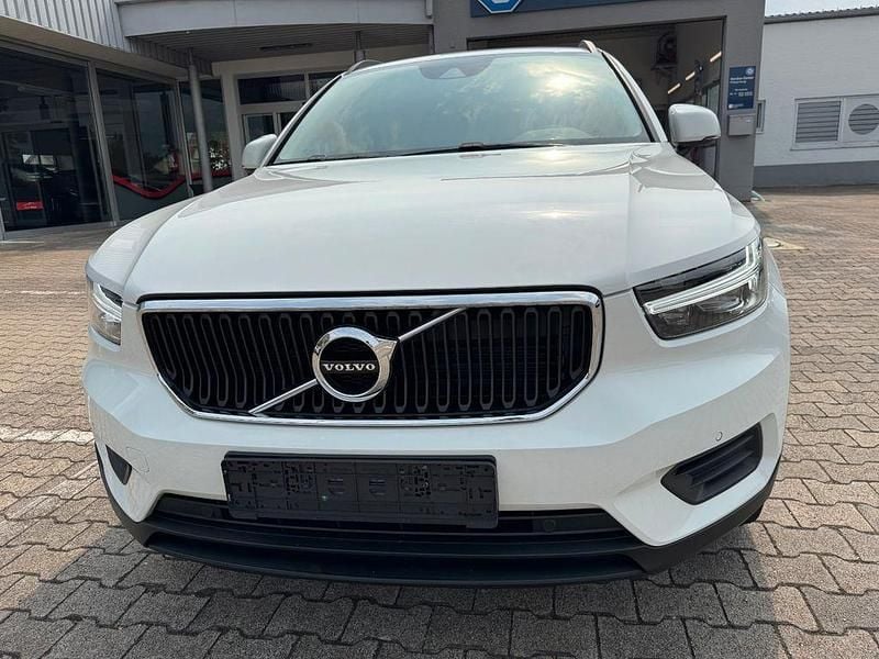 Weiß Gebraucht 2021 Volvo XC40 Momentum SUV | 20.950 € (Superpreis) - Bild 1/4