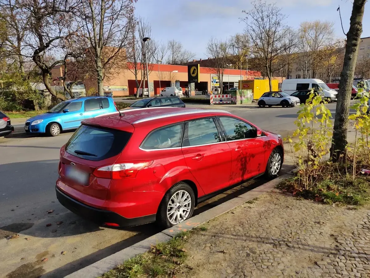 Gebraucht Ford Focus Titanium 125 PS (91 kW) 2012 Rot Kombi