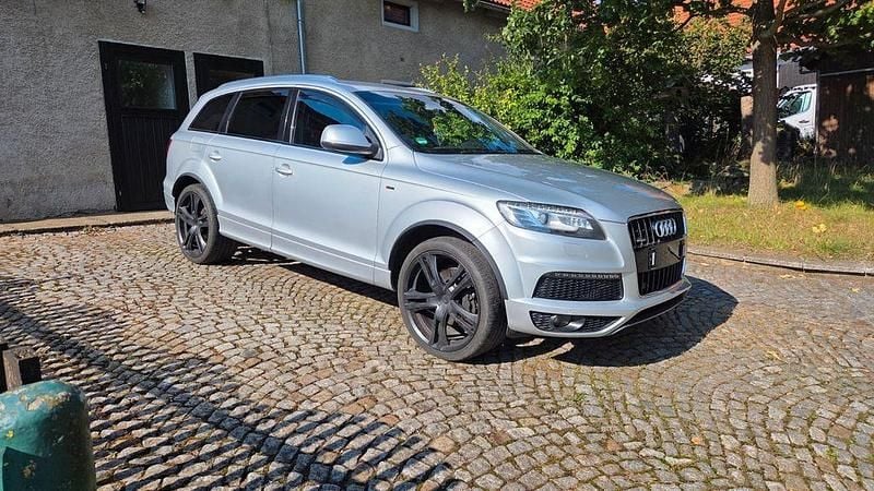 Silber Gebraucht 2010 Audi Q7 S-Line SUV | 9.900 € (Guter Preis) - Bild 1/4