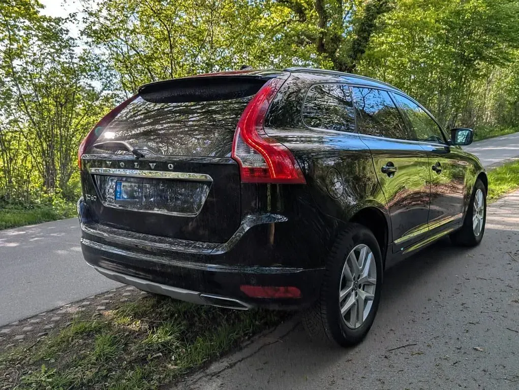 Second-hand Volvo XC60 Summum 190 CP (139 kW) 2017 Negru SUV